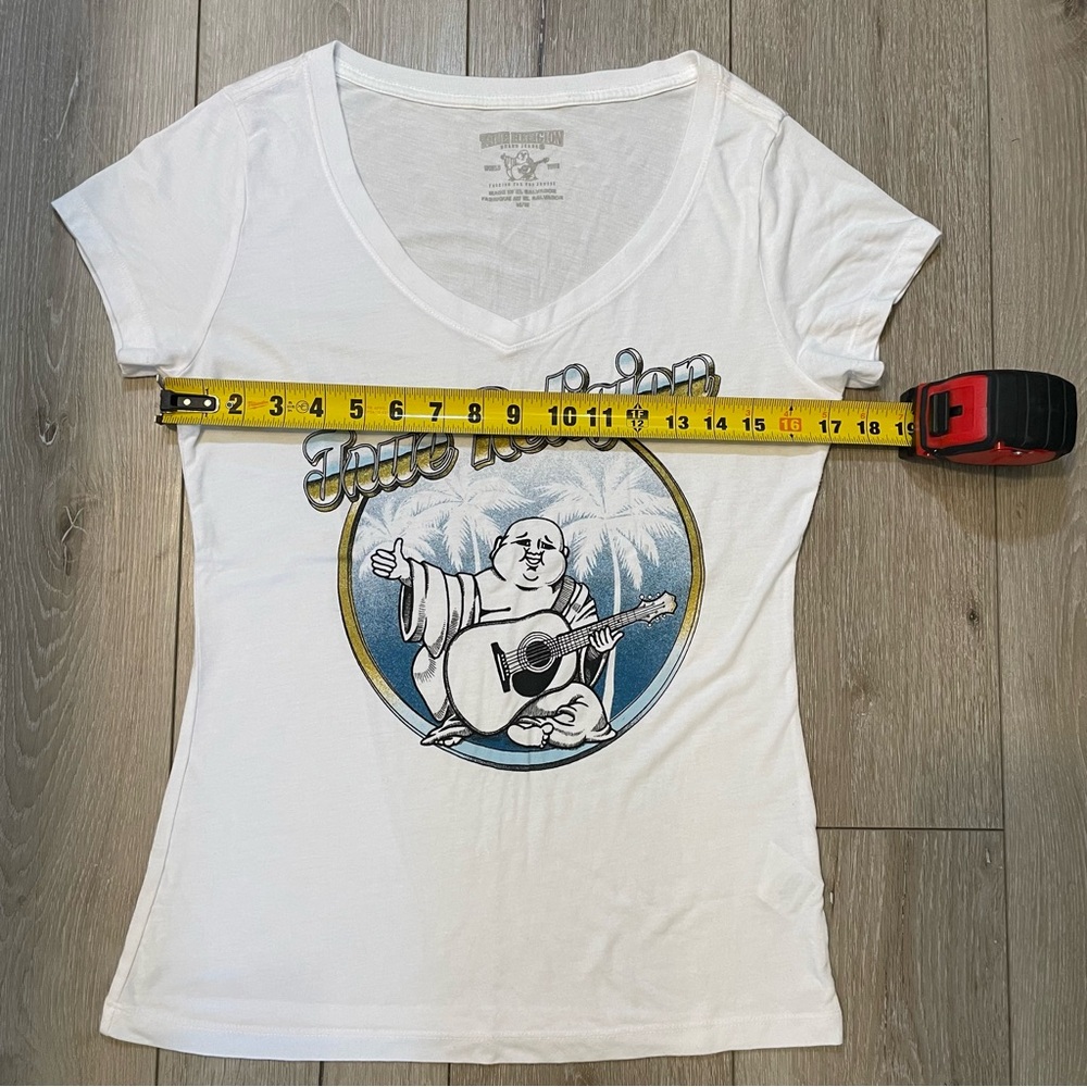 True Religion Women's White Buddha‎ Guitar V-Neck Graphic Tee Shirt Y2K Medium - Picture 7 of 7